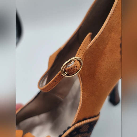 Elegant Orange and Black Heels - Picture 4 of 8